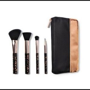 NWT Makeup Brushes & Travel Bag